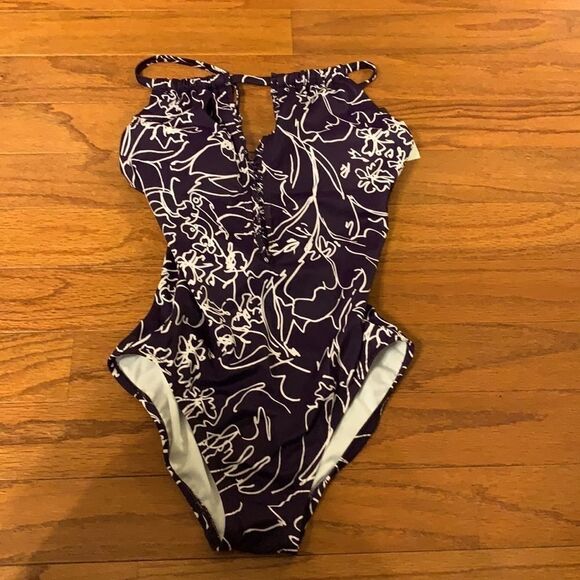 Small one piece swimsuit - Picture 1 of 5